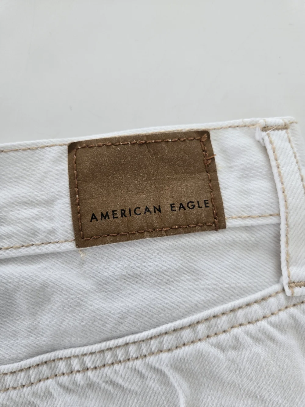 American Eagle 90s Boyfriend Shorts Raw Hem White Denim Distressed Size 2